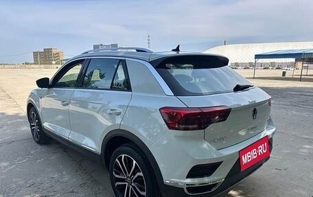 Volkswagen T-Roc I, 2023 год, 1 928 000 рублей, 6 фотография