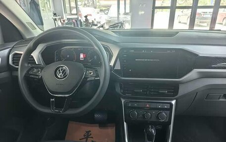 Volkswagen T-Cross I, 2023 год, 1 562 000 рублей, 9 фотография