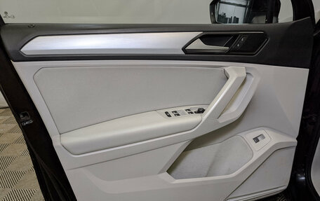 Volkswagen Tiguan II, 2017 год, 2 430 000 рублей, 19 фотография