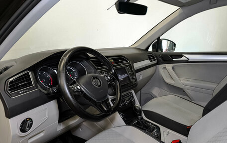 Volkswagen Tiguan II, 2017 год, 2 430 000 рублей, 16 фотография