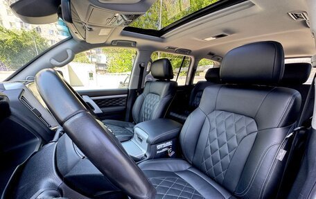 Toyota Land Cruiser 200, 2019 год, 6 950 000 рублей, 19 фотография