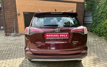 Toyota RAV4, 2018 год, 2 490 000 рублей, 2 фотография