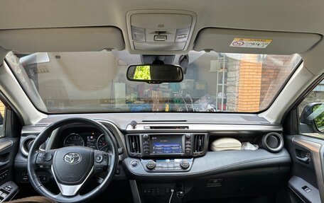 Toyota RAV4, 2018 год, 2 490 000 рублей, 6 фотография