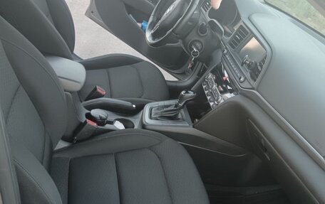Hyundai Elantra VI рестайлинг, 2020 год, 1 600 000 рублей, 10 фотография