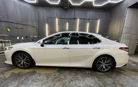 Toyota Camry, 2021 год, 3 450 000 рублей, 10 фотография