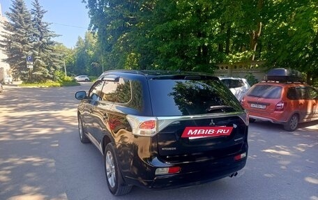 Mitsubishi Outlander III рестайлинг 3, 2013 год, 1 500 000 рублей, 2 фотография