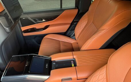 Lexus LX, 2023 год, 15 000 000 рублей, 16 фотография