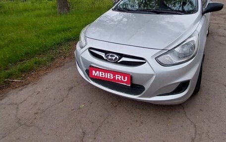 Hyundai Solaris II рестайлинг, 2012 год, 780 000 рублей, 2 фотография