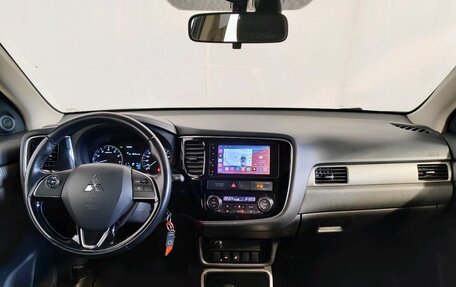 Mitsubishi Outlander III рестайлинг 3, 2017 год, 2 089 000 рублей, 8 фотография
