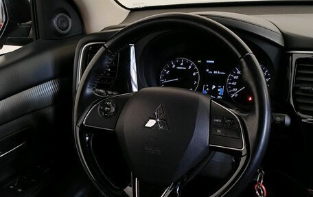 Mitsubishi Outlander III рестайлинг 3, 2017 год, 2 089 000 рублей, 12 фотография