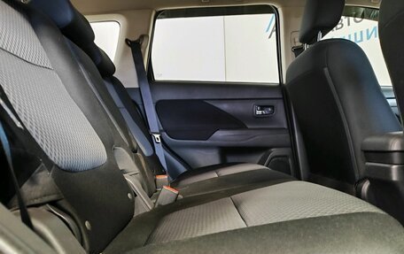 Mitsubishi Outlander III рестайлинг 3, 2017 год, 2 089 000 рублей, 13 фотография