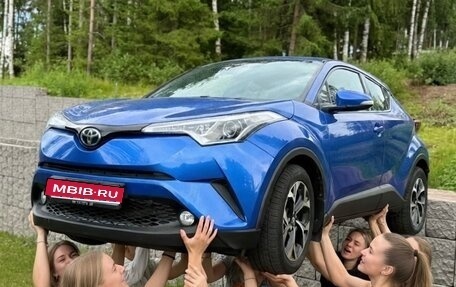Toyota C-HR I рестайлинг, 2019 год, 1 900 000 рублей, 1 фотография