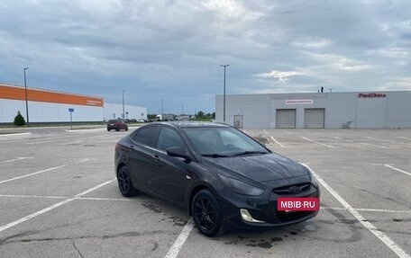 Hyundai Solaris II рестайлинг, 2013 год, 690 000 рублей, 2 фотография