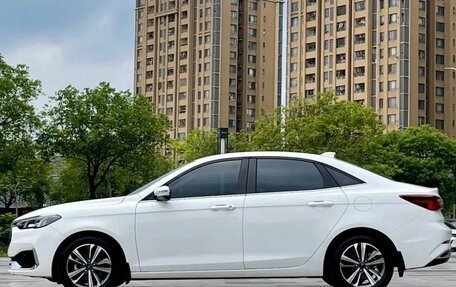 Ford Escort, 2021 год, 980 000 рублей, 2 фотография