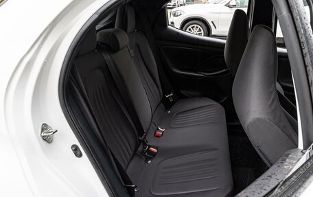 Toyota Yaris, 2020 год, 1 240 000 рублей, 9 фотография