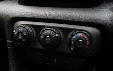 Toyota Yaris, 2020 год, 1 240 000 рублей, 13 фотография