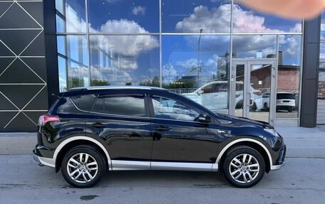 Toyota RAV4, 2017 год, 2 200 000 рублей, 4 фотография