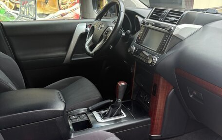 Toyota Land Cruiser Prado 150 рестайлинг 2, 2014 год, 3 650 000 рублей, 9 фотография