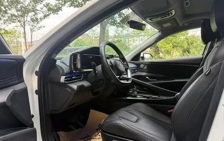 Hyundai Elantra, 2023 год, 1 370 000 рублей, 11 фотография