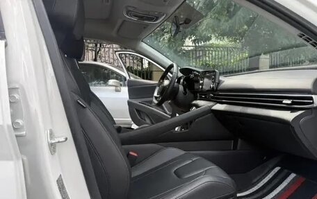 Hyundai Elantra, 2023 год, 1 370 000 рублей, 12 фотография