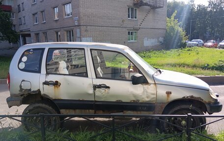 Chevrolet Niva I рестайлинг, 2005 год, 60 000 рублей, 2 фотография