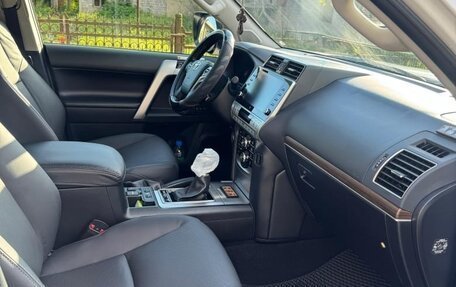 Toyota Land Cruiser Prado 150 рестайлинг 2, 2021 год, 10 000 000 рублей, 15 фотография