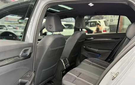 Volkswagen Golf VIII, 2022 год, 1 348 000 рублей, 14 фотография