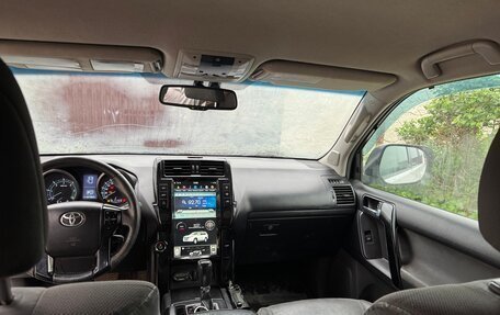 Toyota Land Cruiser Prado 150 рестайлинг 2, 2011 год, 2 400 000 рублей, 11 фотография