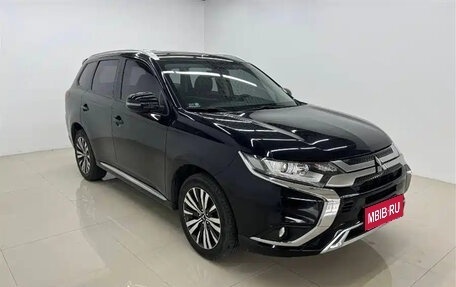 Mitsubishi Outlander III рестайлинг 3, 2022 год, 1 665 000 рублей, 1 фотография