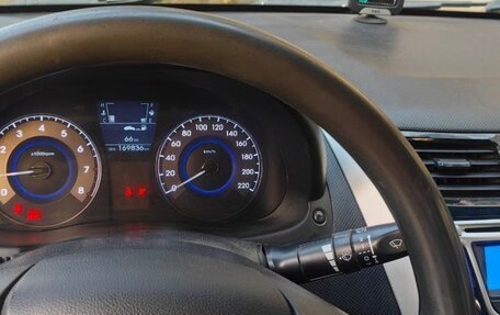 Hyundai Solaris II рестайлинг, 2011 год, 700 000 рублей, 4 фотография