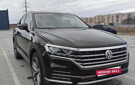 Volkswagen Touareg III, 2018 год, 3 750 000 рублей, 2 фотография