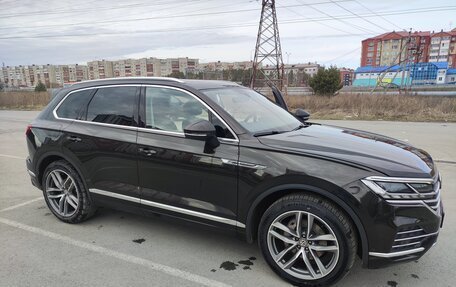 Volkswagen Touareg III, 2018 год, 3 750 000 рублей, 10 фотография