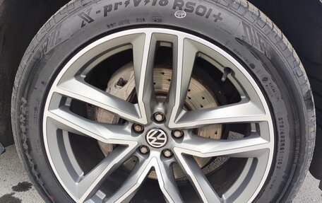 Volkswagen Touareg III, 2018 год, 3 750 000 рублей, 11 фотография
