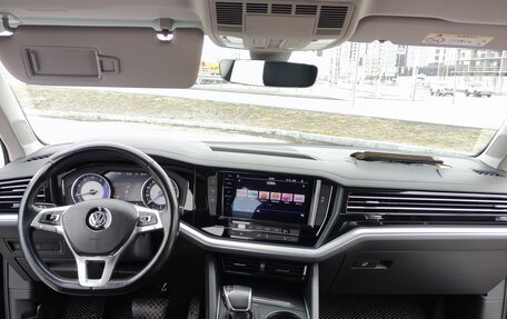 Volkswagen Touareg III, 2018 год, 3 750 000 рублей, 19 фотография