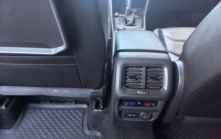 Volkswagen Tiguan II, 2018 год, 1 930 000 рублей, 12 фотография