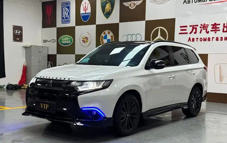 Mitsubishi Outlander III рестайлинг 3, 2022 год, 1 702 000 рублей, 3 фотография