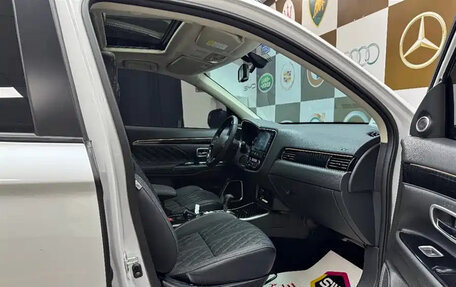 Mitsubishi Outlander III рестайлинг 3, 2022 год, 1 702 000 рублей, 10 фотография