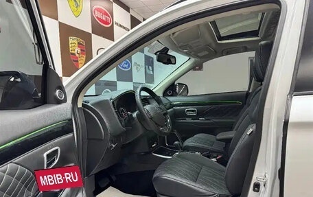 Mitsubishi Outlander III рестайлинг 3, 2022 год, 1 702 000 рублей, 7 фотография