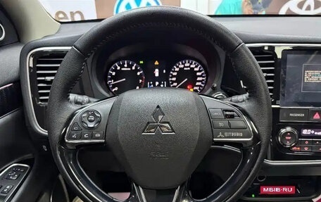 Mitsubishi Outlander III рестайлинг 3, 2022 год, 1 702 000 рублей, 8 фотография