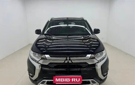 Mitsubishi Outlander III рестайлинг 3, 2022 год, 1 665 000 рублей, 2 фотография