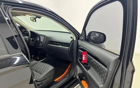 Mitsubishi Outlander III рестайлинг 3, 2022 год, 1 665 000 рублей, 9 фотография