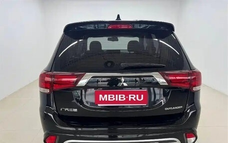 Mitsubishi Outlander III рестайлинг 3, 2022 год, 1 665 000 рублей, 5 фотография