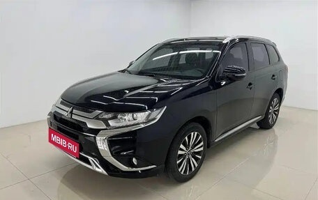 Mitsubishi Outlander III рестайлинг 3, 2022 год, 1 665 000 рублей, 3 фотография