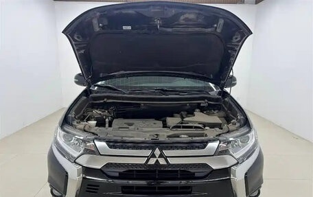 Mitsubishi Outlander III рестайлинг 3, 2022 год, 1 665 000 рублей, 14 фотография