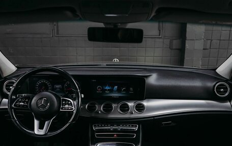 Mercedes-Benz E-Класс, 2018 год, 1 819 000 рублей, 10 фотография