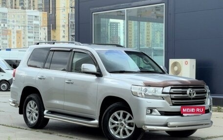 Toyota Land Cruiser 200, 2018 год, 5 200 000 рублей, 3 фотография