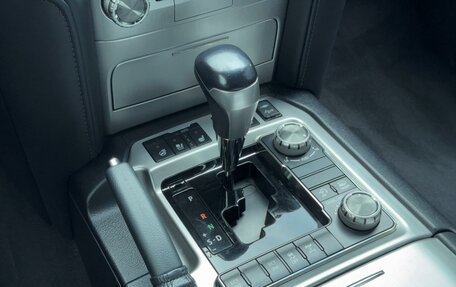 Toyota Land Cruiser 200, 2018 год, 5 200 000 рублей, 21 фотография