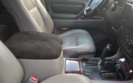 Toyota Land Cruiser 100 рестайлинг 2, 2000 год, 2 300 000 рублей, 6 фотография