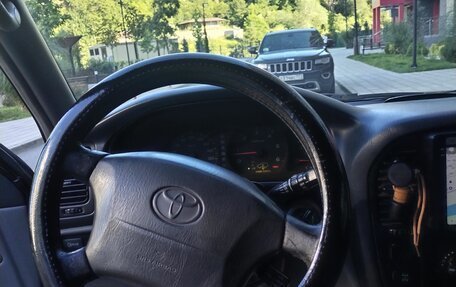 Toyota Land Cruiser 100 рестайлинг 2, 2000 год, 2 300 000 рублей, 12 фотография