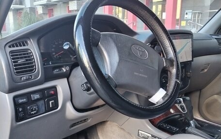 Toyota Land Cruiser 100 рестайлинг 2, 2000 год, 2 300 000 рублей, 16 фотография